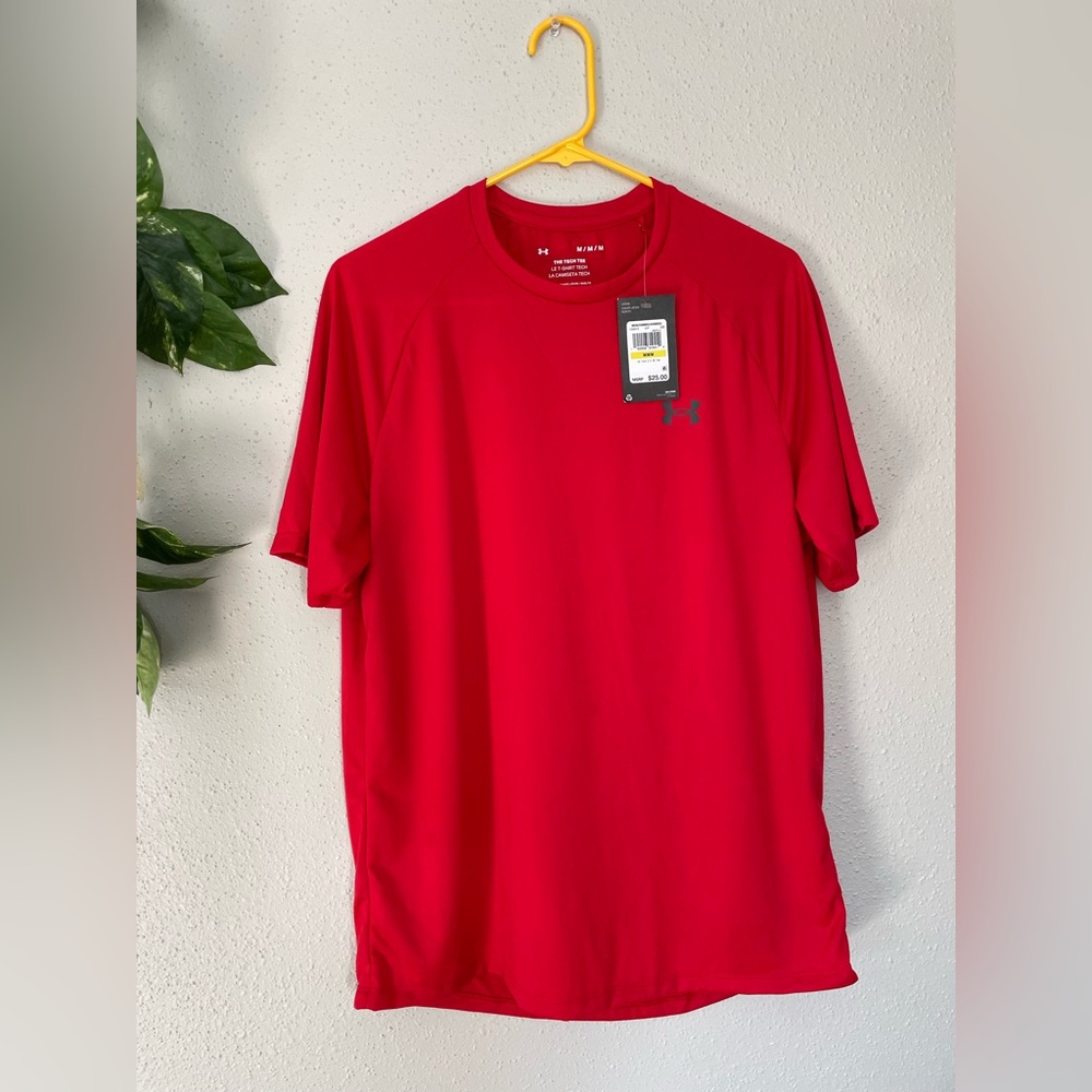 Under Armour Men's Bold Red Short Sleeve Tee size M . Summer, Casual Comfortable